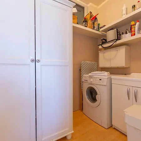 Apartment Sleeps 6 Wifi *