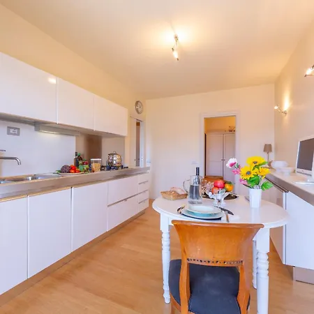 Apartment Sleeps 6 Wifi